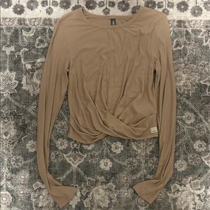 Vuori Twist Front Top